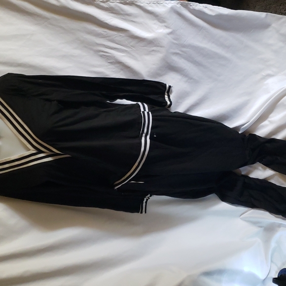 Black jogging suit - Picture 1 of 3
